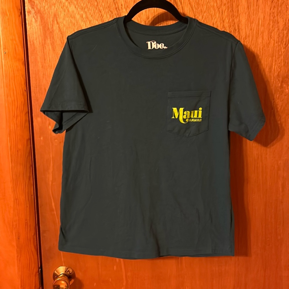 Maui & sons T shirt